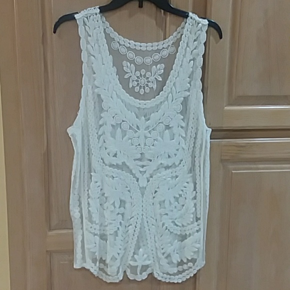 🥰Sheer sleeveless lace tank - Picture 2 of 8
